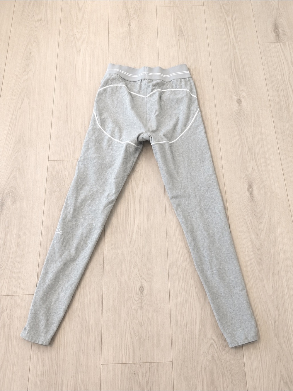Gray alo leggings medium - Picture 3 of 4